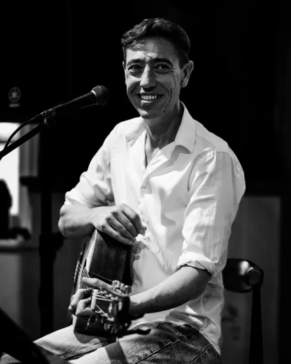 Steven is an experienced covers artist and original singer songwriter who has performed at the Port Fairy Folk Festival and Queenscliff Music Festival.